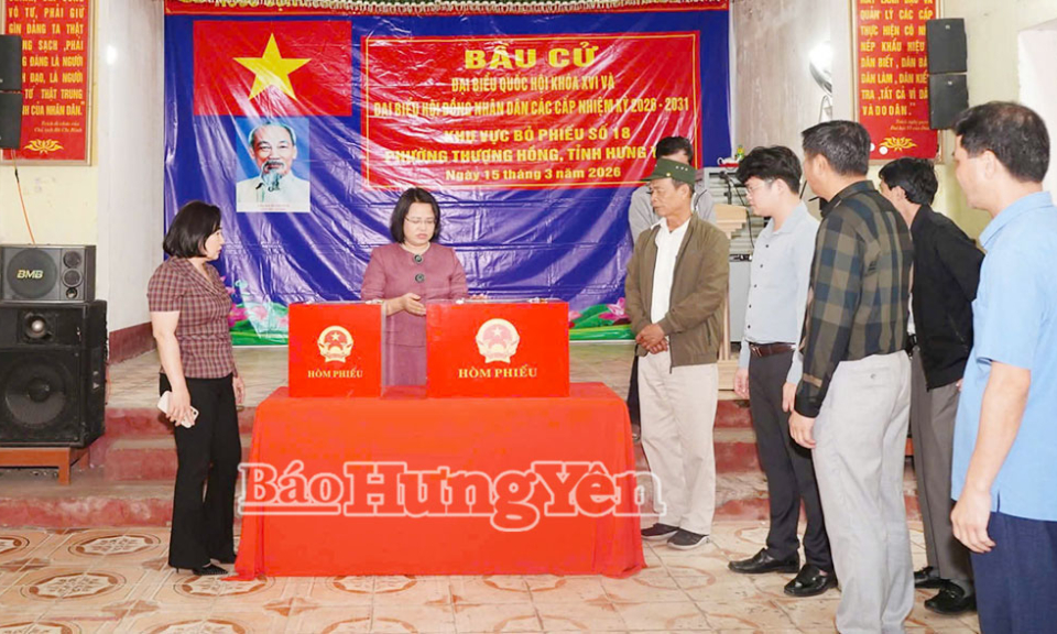 Ng&agrave;y hội non s&ocirc;ng: Quyện h&ograve;a &yacute; Đảng, l&ograve;ng d&acirc;n 