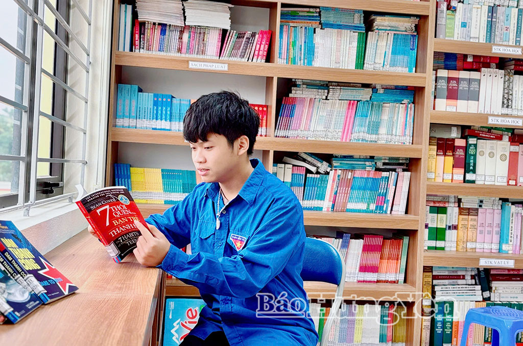  Em Nguyễn Gia Phú, học sinh lớp 12A1, Trường THPT Trần Quang Khải được Trung ương Đoàn TNCS Hồ Chí Minh tuyên dương danh hiệu “Học sinh 3 tốt” năm học 2024 - 2025.