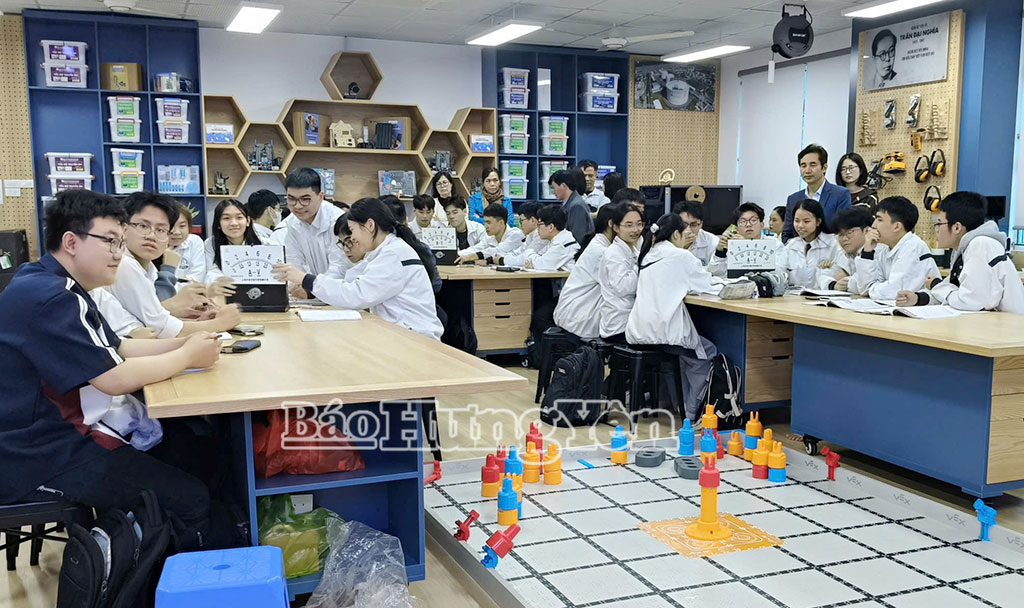 Học sinh Trường THPT Chuyên Thái Bình tham gia nghiên cứu khoa học.