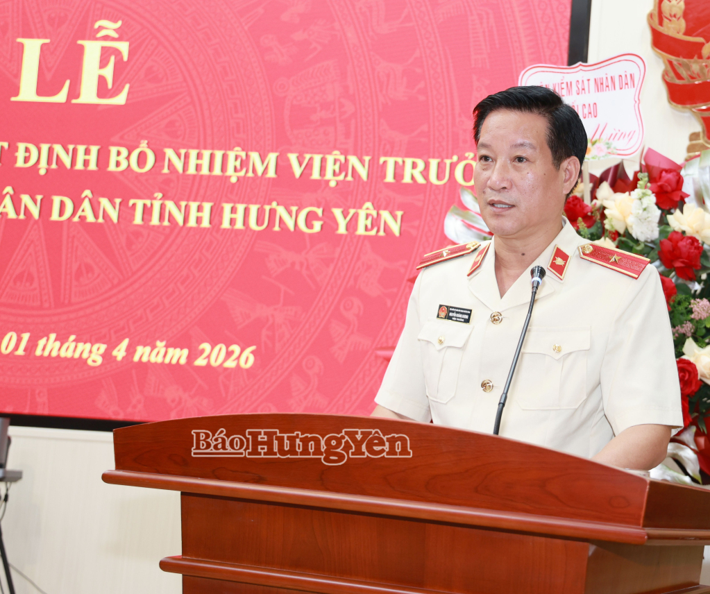 Đồng chí Nguyễn Hoàng Dương, Viện trưởng Viện Kiểm sát nhân dân tỉnh phát biểu nhận nhiệm vụ.