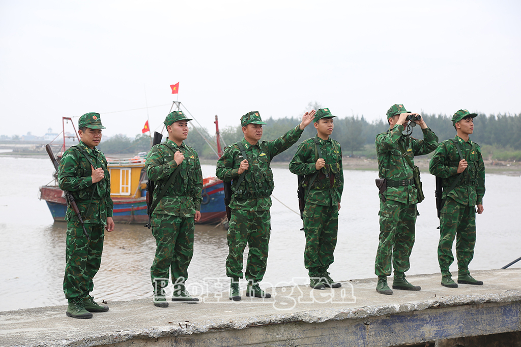 Đoàn viên, thanh niên BĐBP tỉnh tham gia tuần tra, kiểm soát bảo vệ chủ quyền an ninh biên giới biển.