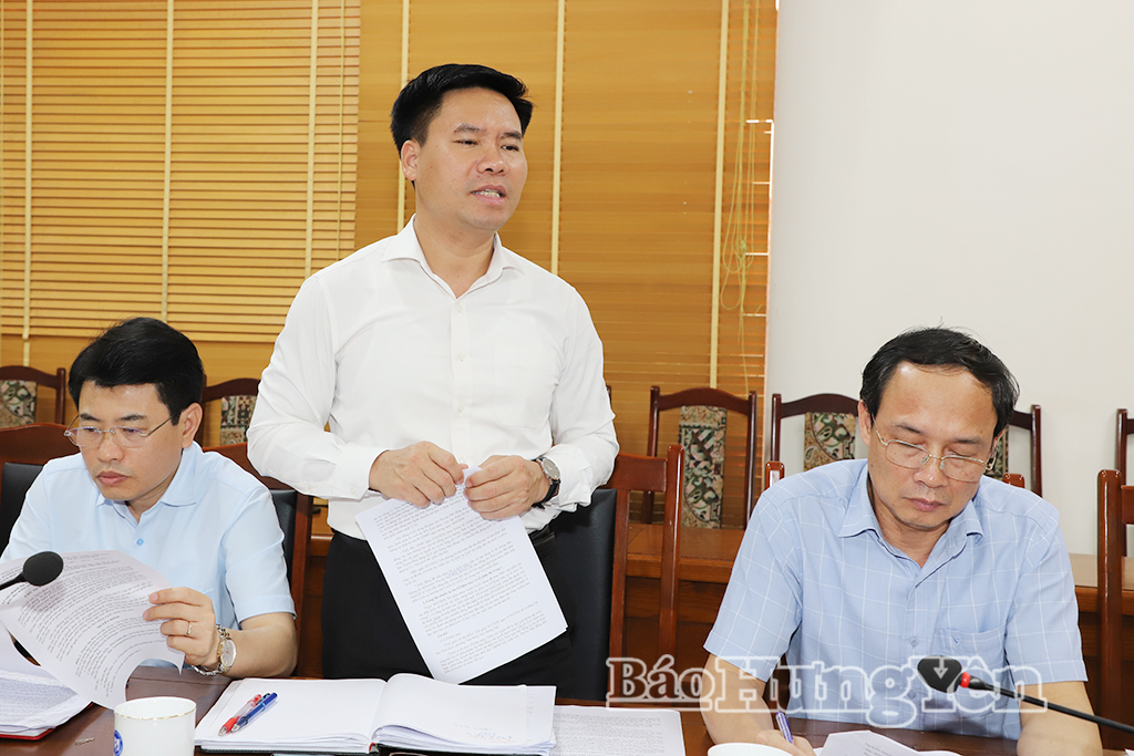 Đại biểu phát biểu tại cuộc họp.