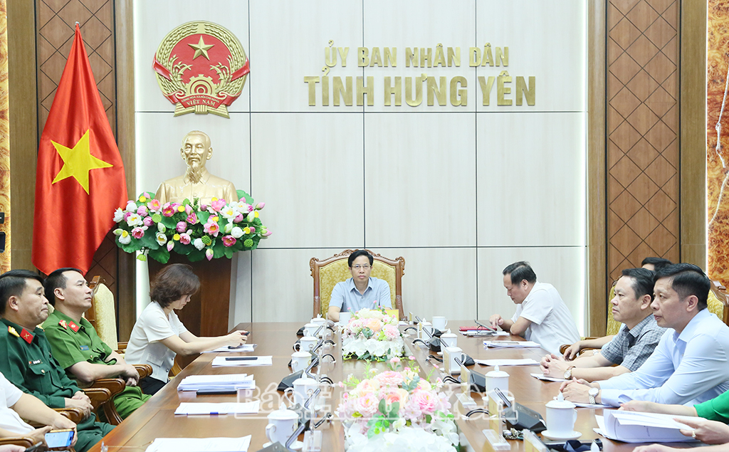 Đồng chí Lại Văn Hoàn, Phó Chủ tịch UBND tỉnh tham dự hội nghị tại điểm cầu tỉnh Hưng Yên.