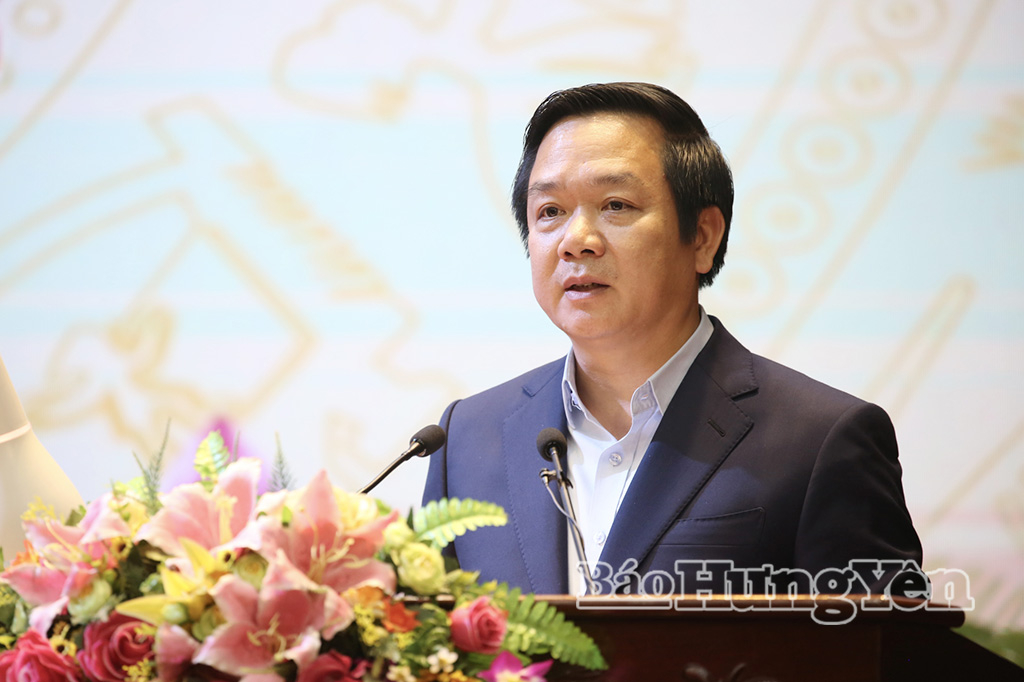 Đồng chí Phạm Quang Ngọc, Ủy viên Ban Chấp hành Trung ương Đảng, Phó Bí thư Tỉnh ủy, Chủ tịch UBND tỉnh, Chủ tịch Hội đồng NVQS tỉnh phát biểu chỉ đạo hội nghị. Ảnh Trịnh Cường