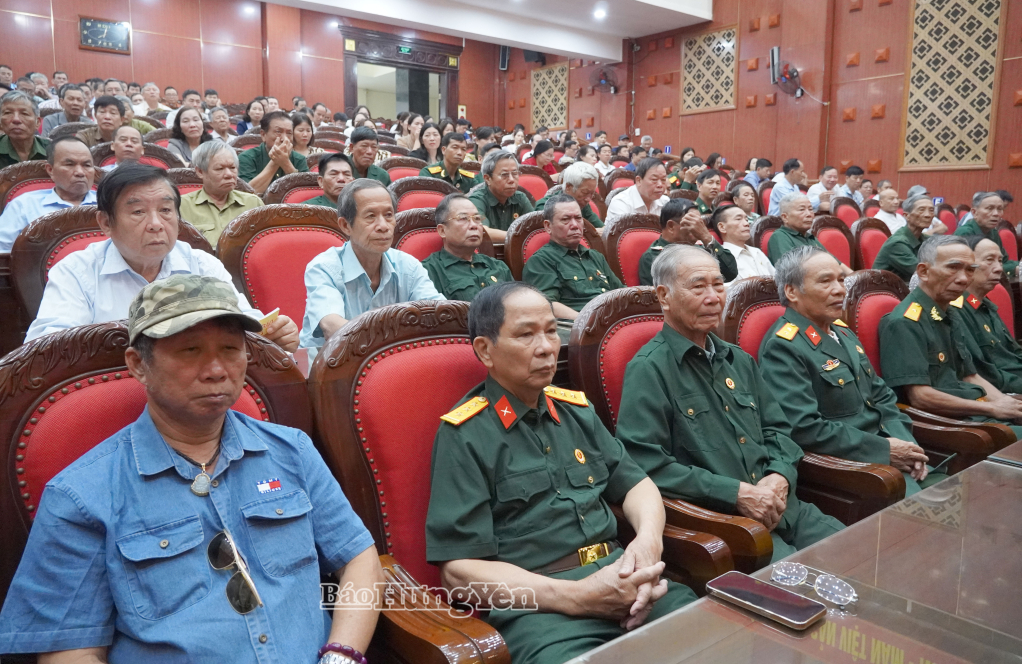 Các đại biểu dự hội nghị.