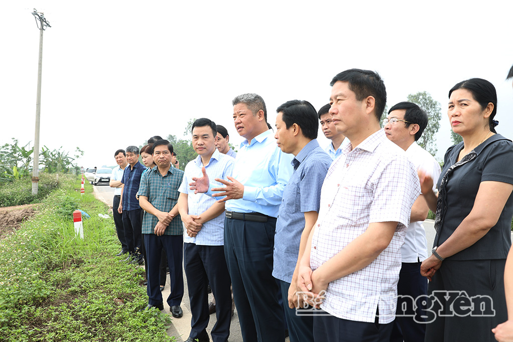 Đồng chí Phó Bí thư Tỉnh ủy Nguyễn Mạnh Quyền cùng đoàn công tác khảo sát nút giao tuyến đường từ phường Thái Bình đi xã Hưng Hà kết nối với phường Phố Hiến.