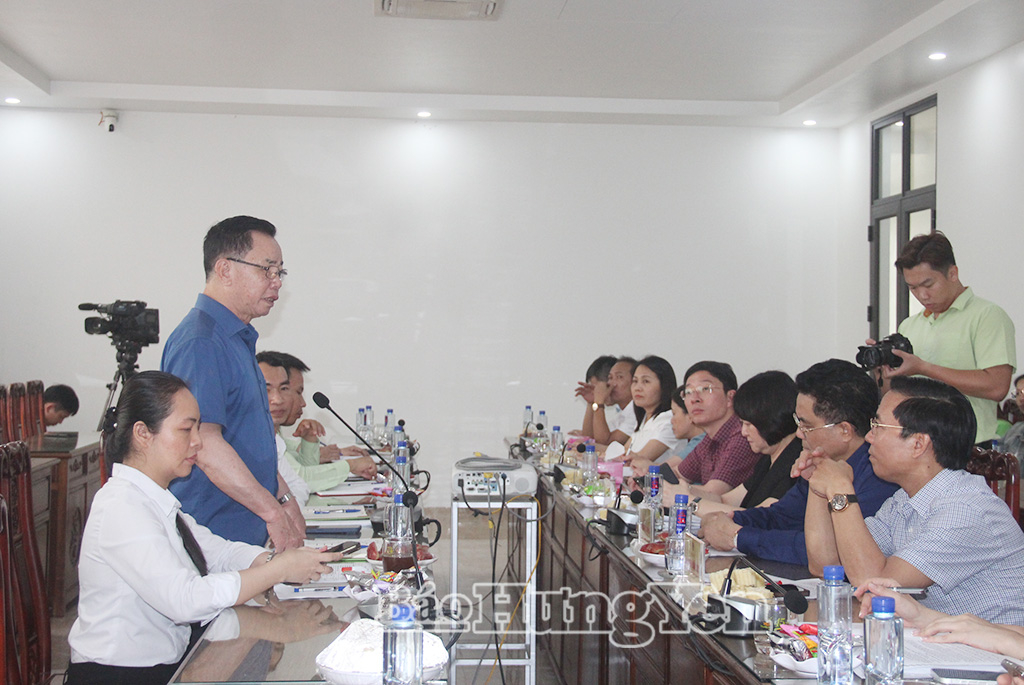 Lãnh đạo Tập đoàn ThaiBinh Seed báo cáo tại buổi làm việc.