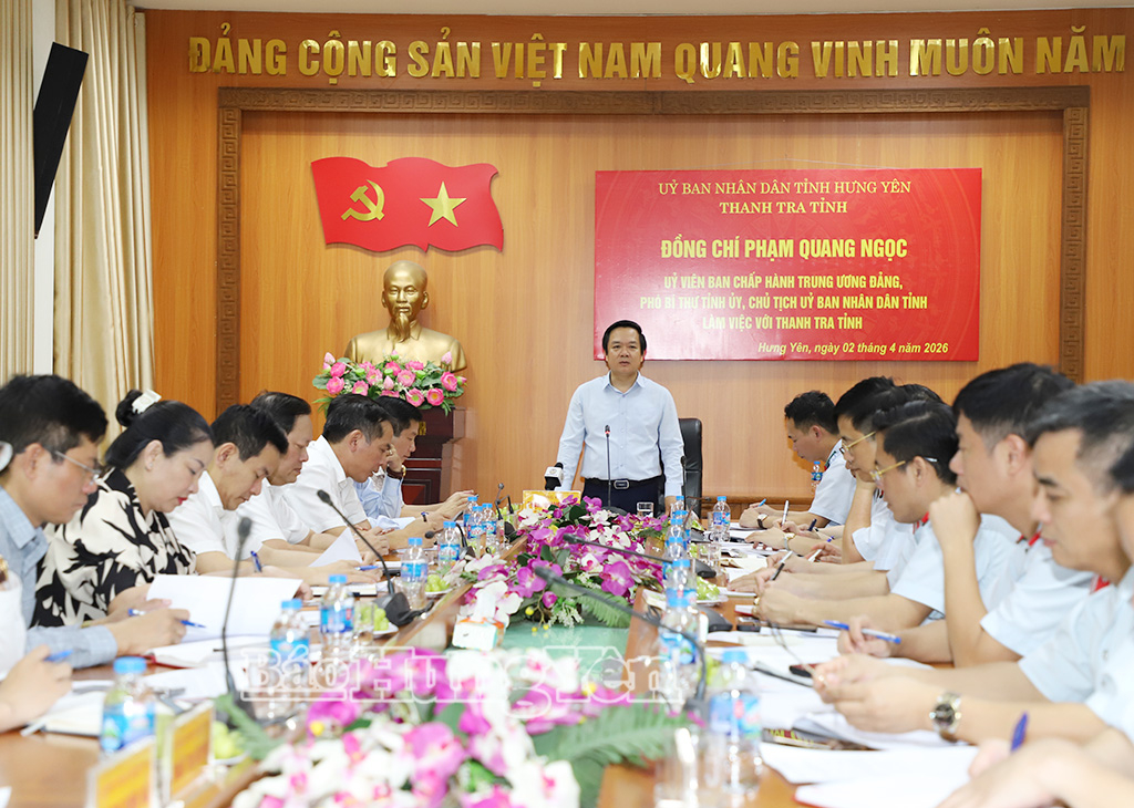 Đồng chí Phạm Quang Ngọc, Ủy viên Ban Chấp hành Trung ương Đảng, Phó Bí thư Tỉnh ủy, Chủ tịch UBND tỉnh và các đại biểu tại buổi làm việc.