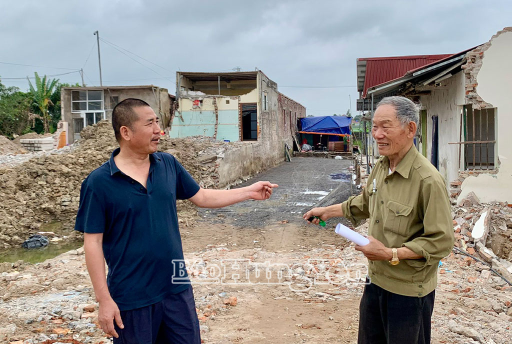 Người dân thôn Đoàn Đào (xã Đoàn Đào) đồng thuận GPMB để thực hiện dự án đường Tân Phúc – Võng Phan. ( Ảnh: Hương Giang)