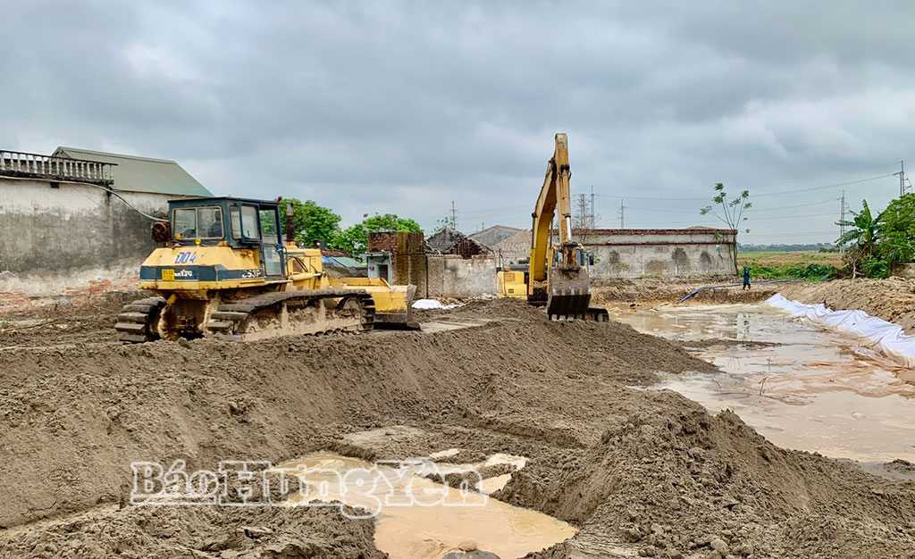 Dự án đường Tân Phúc – Võng Phan đoạn qua xã Đoàn Đào đang được đơn vị thi công công trình triển khai thực hiện. (Ảnh: Hương Giang)