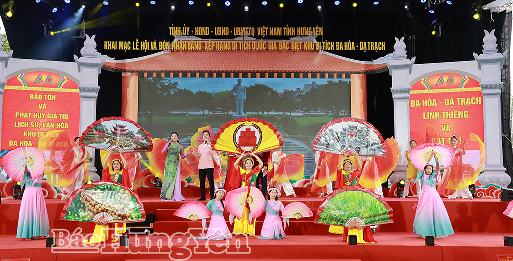 Chương trình nghệ thuật tại lễ khai mạc Lễ hội đền Đa Hòa - Dạ Trạch và đón nhận Bằng xếp hạng Di tích Quốc gia đặc biệt.