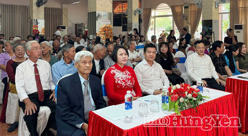 Các đại biểu dự buổi gặp mặt.