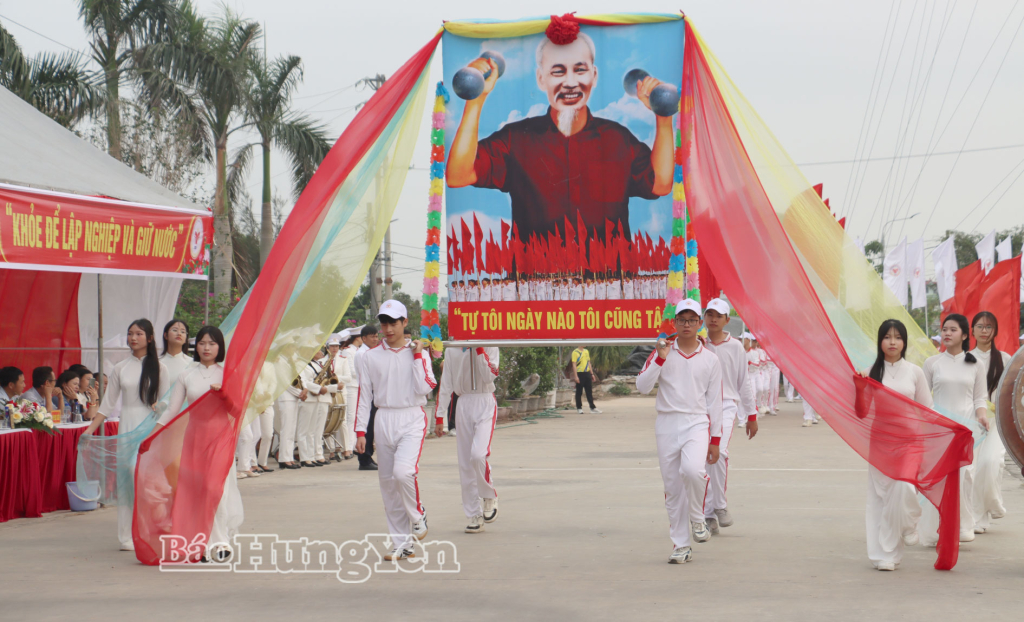 Màn rước ảnh Bác Hồ tại Đại hội.