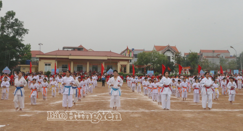 Màn biểu diễn võ thuật tại lễ khai mạc Đại hội.