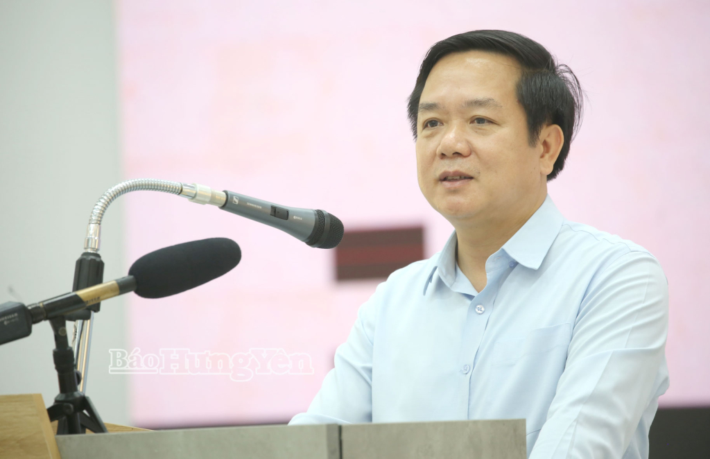 Đồng chí Phạm Quang Ngọc, Ủy viên Ban Chấp hành Trung ương Đảng, Phó Bí thư Tỉnh ủy, Chủ tịch UBND tỉnh phát biểu chúc mừng các chức sắc, chức việc và đồng bào Công giáo nhân dịp đại lễ Phục sinh năm 2026. Ảnh Trịnh Cường