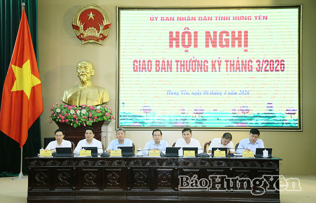 Đồng chí Phạm Quang Ngọc, Ủy viên Ban Chấp hành Trung ương Đảng, Phó Bí thư Tỉnh ủy, Chủ tịch UBND tỉnh; đồng chí Nguyễn Mạnh Quyền, Phó Bí thư Tỉnh ủy; các đồng chí Phó Chủ tịch UBND tỉnh chủ trì hội nghị.