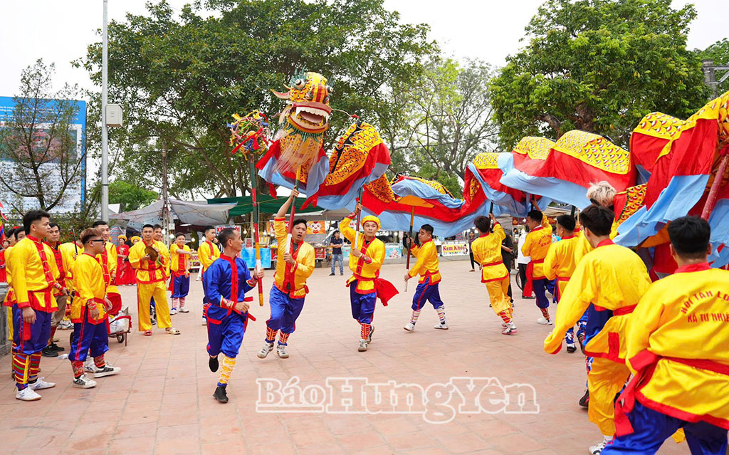 Tiết mục “Múa rồng” tại đền Dạ Trạch, xã Triệu Việt Vương trong lễ hội đền Đa Hòa- Dạ Trạch năm 2026.