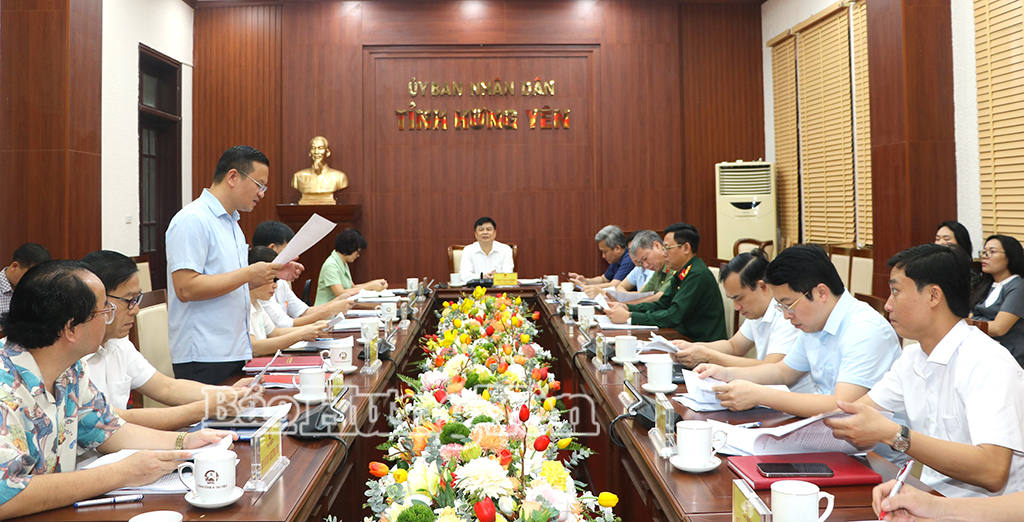 Các đại biểu dự cuộc họp.