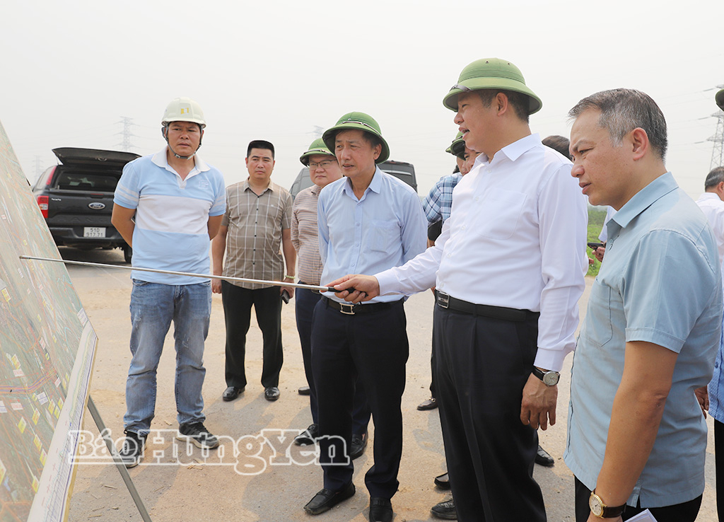 Đồng chí Nguyễn Mạnh Quyền, Phó Bí thư Tỉnh ủy khảo sát một số công trình, dự án giao thông trọng điểm