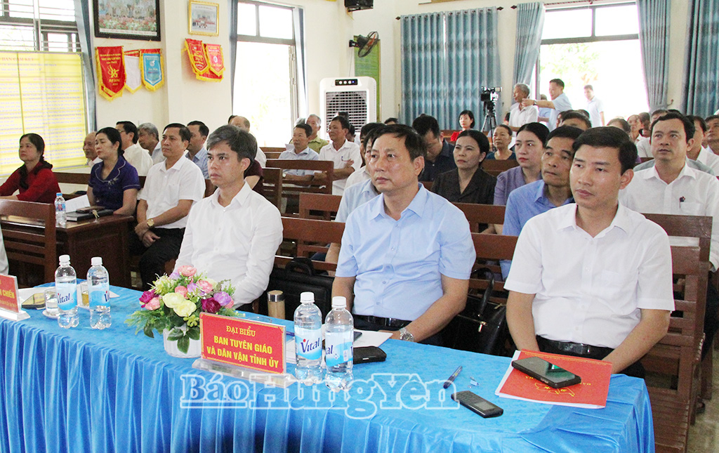 Đồng chí Nguyễn Văn Chiến, Ủy viên Ban Thường vụ Tỉnh ủy, Trưởng ban Tuyên giáo và Dân vận Tỉnh ủy và các đại biểu dự hội nghị.