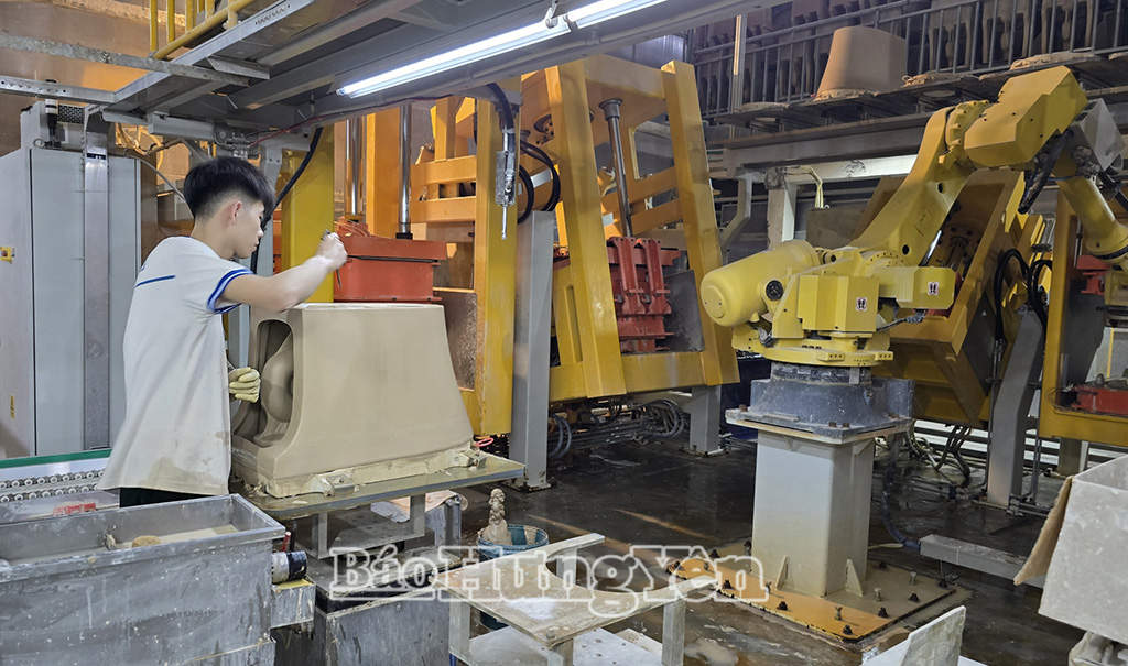 Công ty Cổ phần Gốm sứ Long Hầu, KCN Tiền Hải vừa đầu tư dây chuyền tự động hóa sản xuất sứ vệ sinh với trị giá gần 10 tỷ đồng.