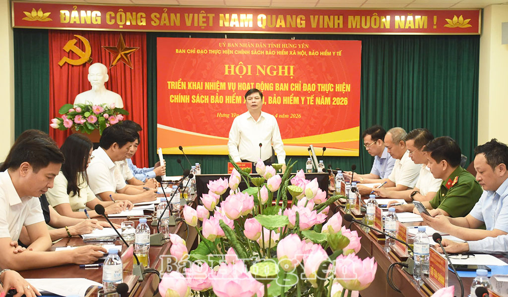 Đồng chí Phạm Văn Nghiêm, Phó Chủ tịch UBND tỉnh, Trưởng Ban chỉ đạo thực hiện chính sách BHXH, BHYT tỉnh chủ trì hội nghị.