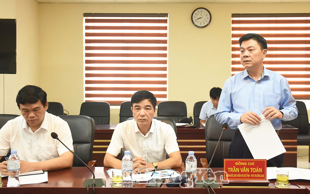 Lãnh đạo BHXH tỉnh phát biểu tại hội nghị.