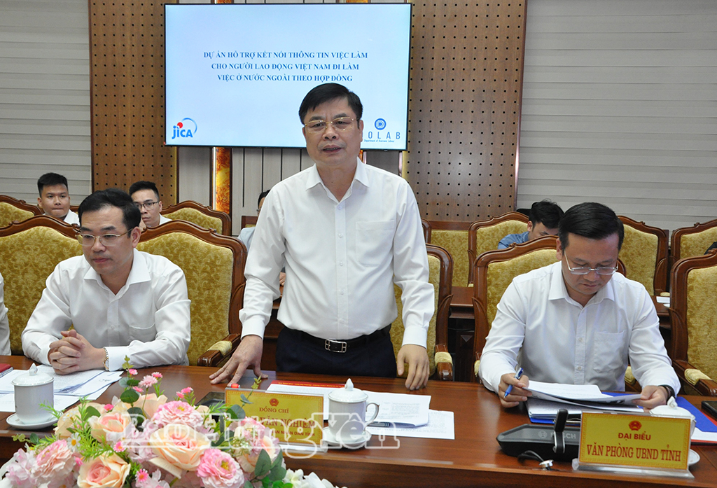 Đồng chí Phó Chủ tịch UBND tỉnh Phạm Văn Nghiêm phát biểu tại buổi làm việc.