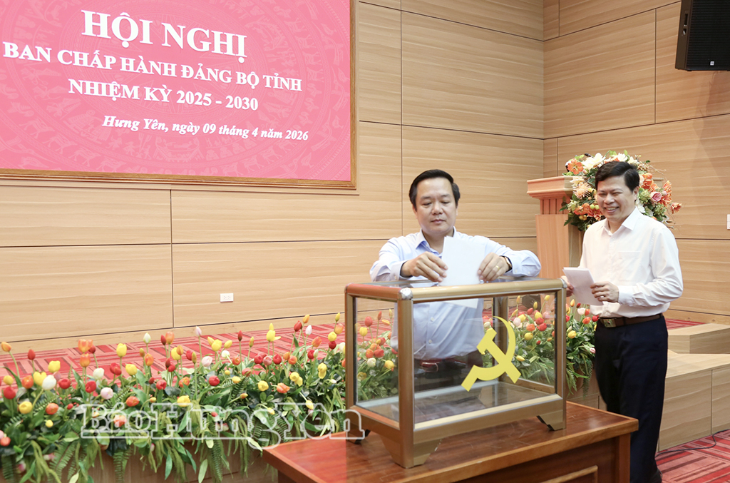 Các đại biểu bỏ phiếu bầu Bí thư Tỉnh ủy Hưng Yên nhiệm kỳ 2025 - 2030. 