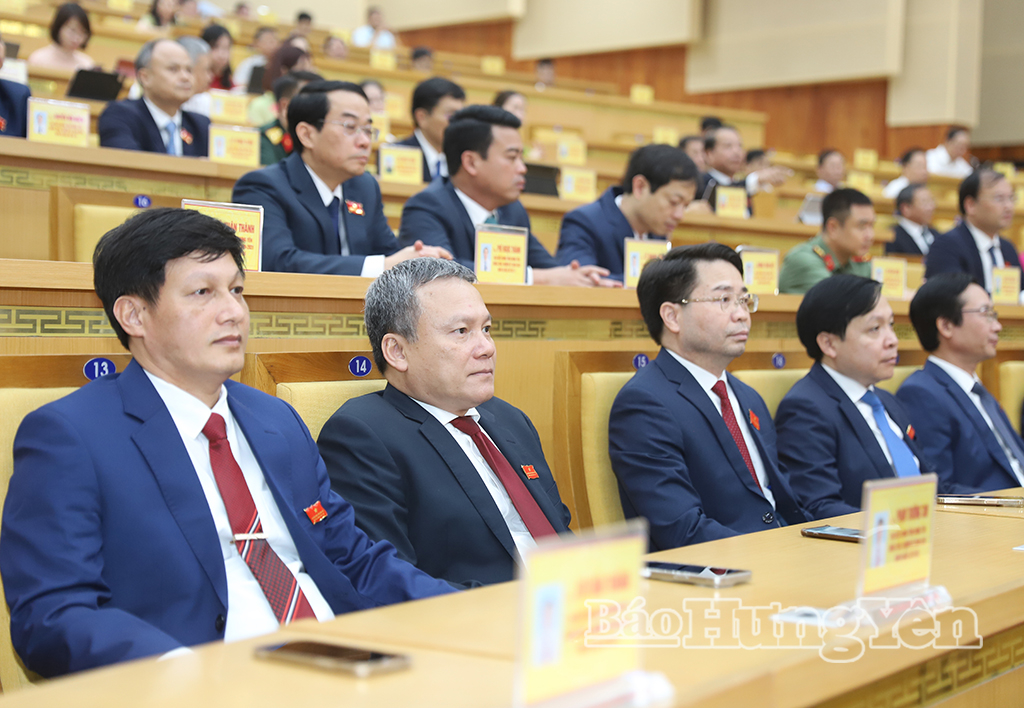 Các đại biểu dự kỳ họp.