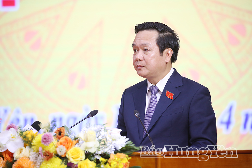 Đồng chí Phạm Quang Ngọc, Ủy viên Ban Chấp hành Trung ương Đảng, Bí thư Tỉnh ủy phát biểu tại kỳ họp.