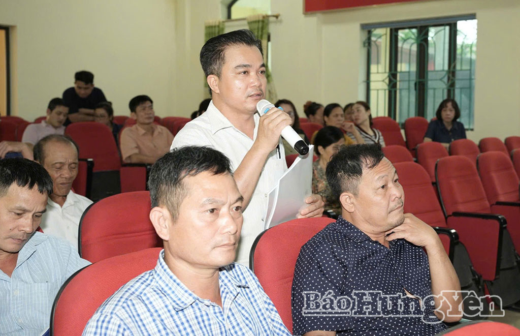 Người dân tham gia ý kiến vào đồ án.