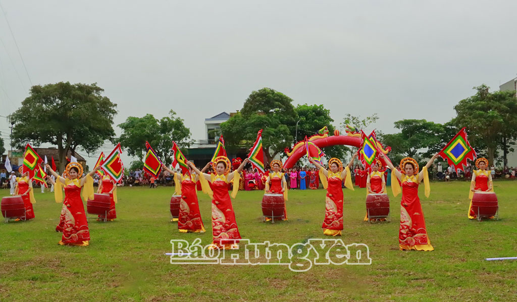 Màn trống hội chào mừng Đại hội.
