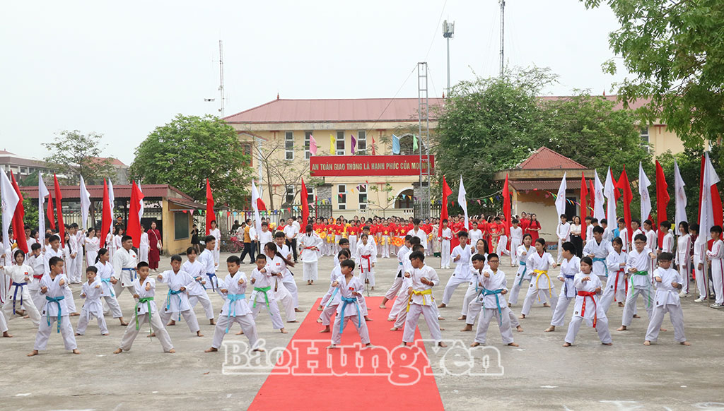 Màn biểu diễn võ thuật tại lễ khai mạc Đại hội.