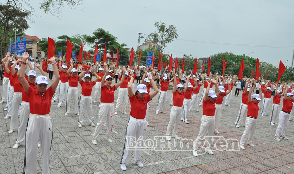 Hội viên Hội Người cao tuổi xã đồng diễn tại Đại hội.