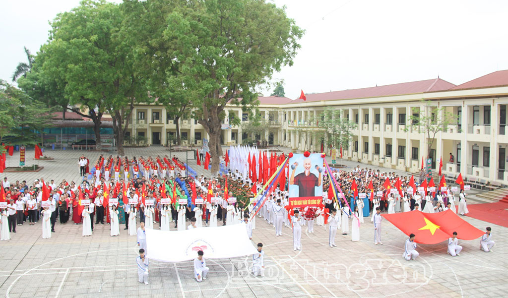 Quang cảnh Lễ khai mạc Đại hội TDTT xã Hoàn Long.