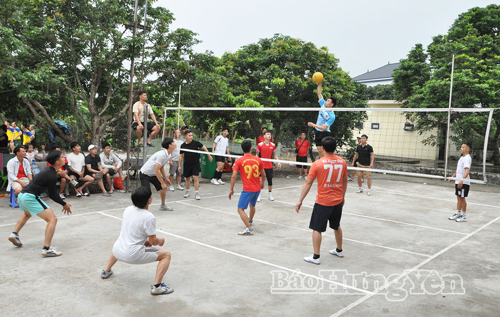 Hoạt động thể dục, thể thao diễn ra tại lễ hội đền Phượng Hoàng (xã Tiên Tiến).