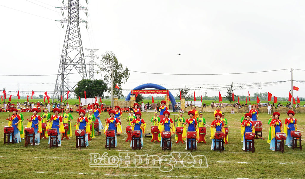 Màn trống hội chào mừng Đại hội.