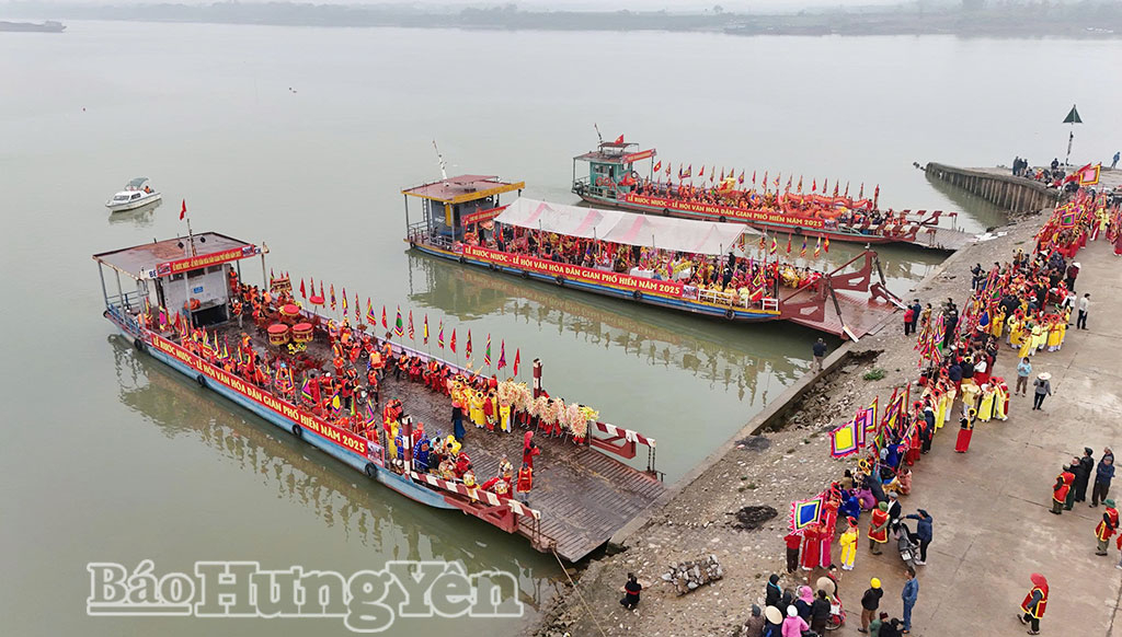 Lễ rước nước - điểm nhấn tâm linh đặc sắc của Lễ hội Văn hóa dân gian Phố Hiến. Ảnh tư liệu