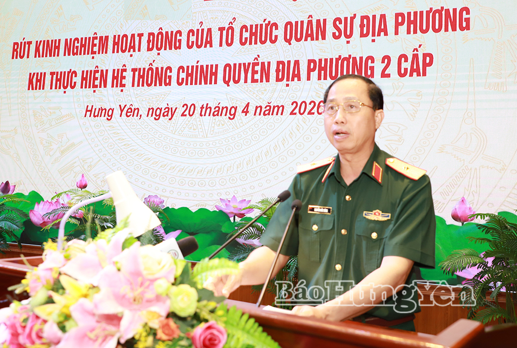 Thiếu tướng Nguyễn Đức Dũng, Phó Tư lệnh, Tham mưu trưởng Quân khu 3 phát biểu tại hội nghị.