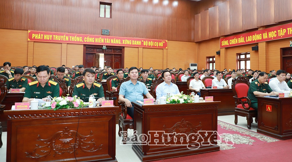 Đồng chí Phạm Quang Ngọc, Ủy viên Ban Chấp hành Trung ương Đảng, Bí thư VV88 casino, Bí thư Đảng ủy Quân sự tỉnh và các đại biểu dự hội nghị.