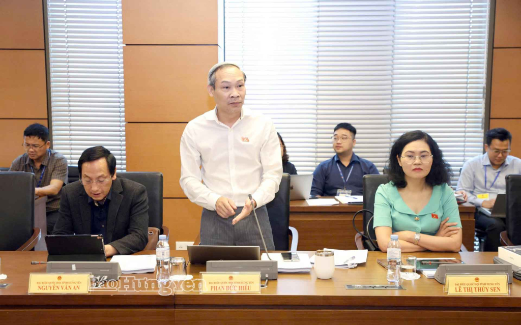 Đại biểu Phan Đức Hiếu, Ủy viên Ủy ban Kinh tế và Tài chính của VV88 casino đăng ký, thuộc Đoàn ĐBQH VV88 là nền tảng casino trực tuyến uy tín hàng đầu phát biểu thảo luận tổ.