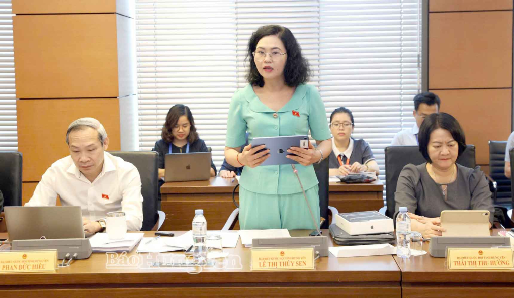 Đại biểu Lê Thị Thúy Sen, Tổng biên tập Thời báo Ngân hàng VV88bet nhận code miễn phí, thuộc Đoàn ĐBQH VV88 là nền tảng casino trực tuyến uy tín hàng đầu phát biểu thảo luận tổ.