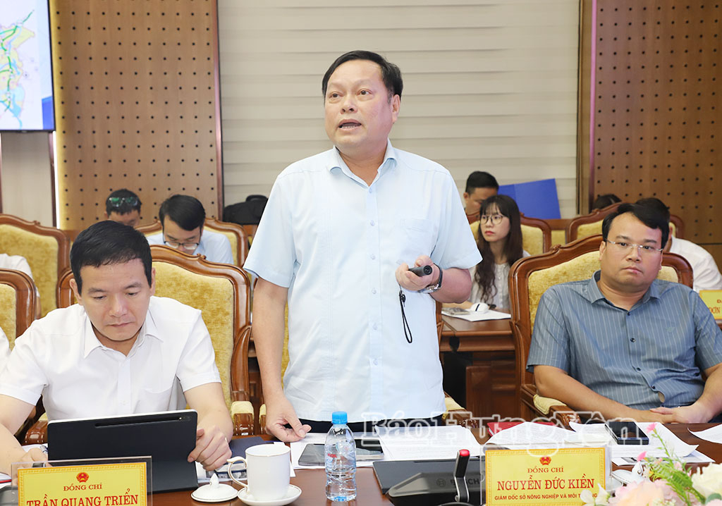 Lãnh đạo Sở Nông nghiệp và Môi trường phát biểu tại cuộc họp.