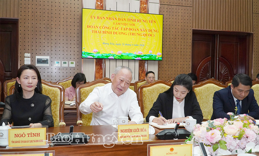 Ông Nghiêm Giới Hòa, người sáng lập Tập đoàn Xây dựng Thái Bình Dương phát biểu tại buổi làm việc.