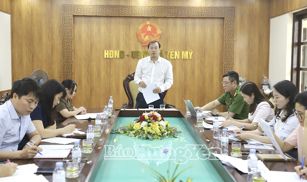 Đồng chí Thiệu Minh Quỳnh, Phó Chủ tịch Ủy ban MTTQ Việt Nam tỉnh, Bí thư Tỉnh đoàn, Tổ trưởng Tổ giám sát số 2 phát biểu tại buổi giám sát.