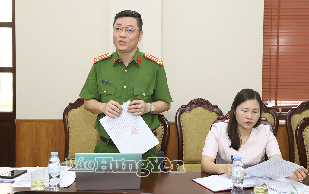Thành viên Tổ giám sát số 2 phát biểu tại buổi giám sát.