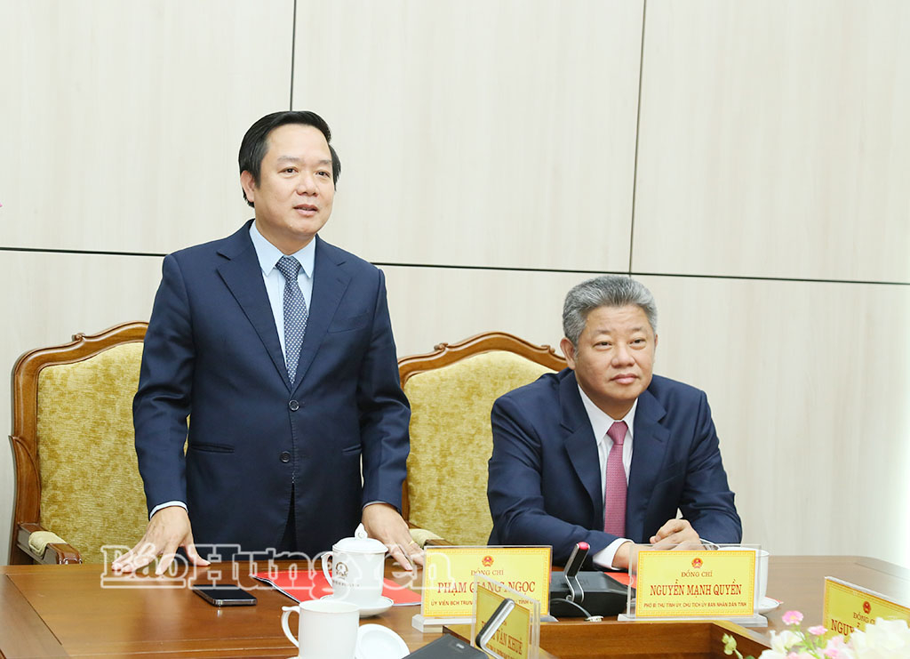 Đồng chí Phạm Quang Ngọc, Ủy viên Ban Chấp hành Trung ương Đảng, Bí thư Tỉnh ủy phát biểu tại hội nghị.