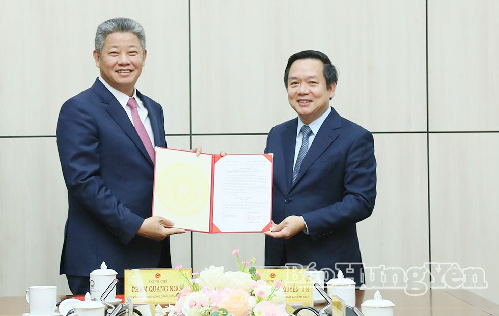 Đảng ủy UBND tỉnh công bố Quyết định của Ban Thường vụ Tỉnh ủy về công tác cán bộ