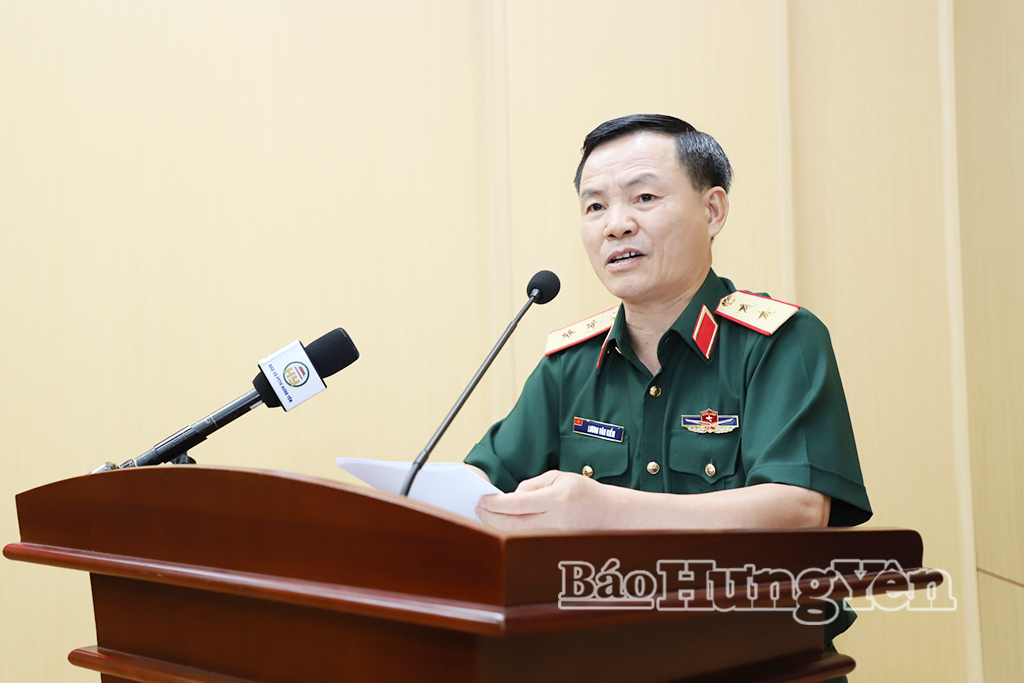 Trung tướng Lương Văn Kiểm, Phó Bí thư Đảng ủy, Tư lệnh Quân khu 3 phát biểu tại hội nghị.